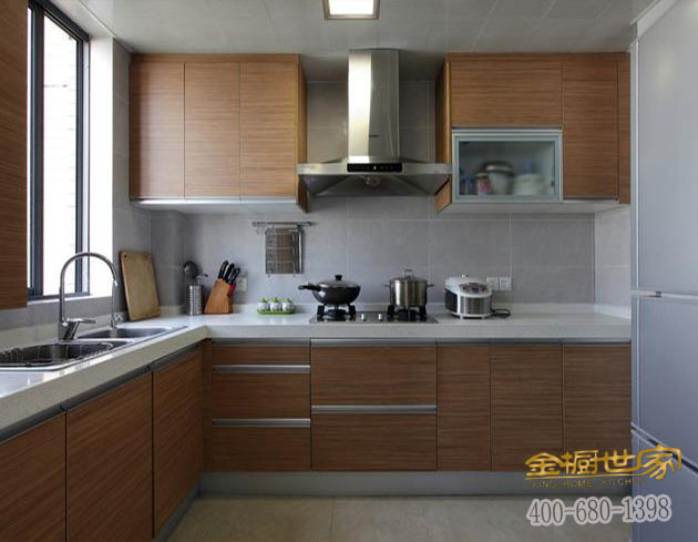 廚房櫥柜多少錢一米？